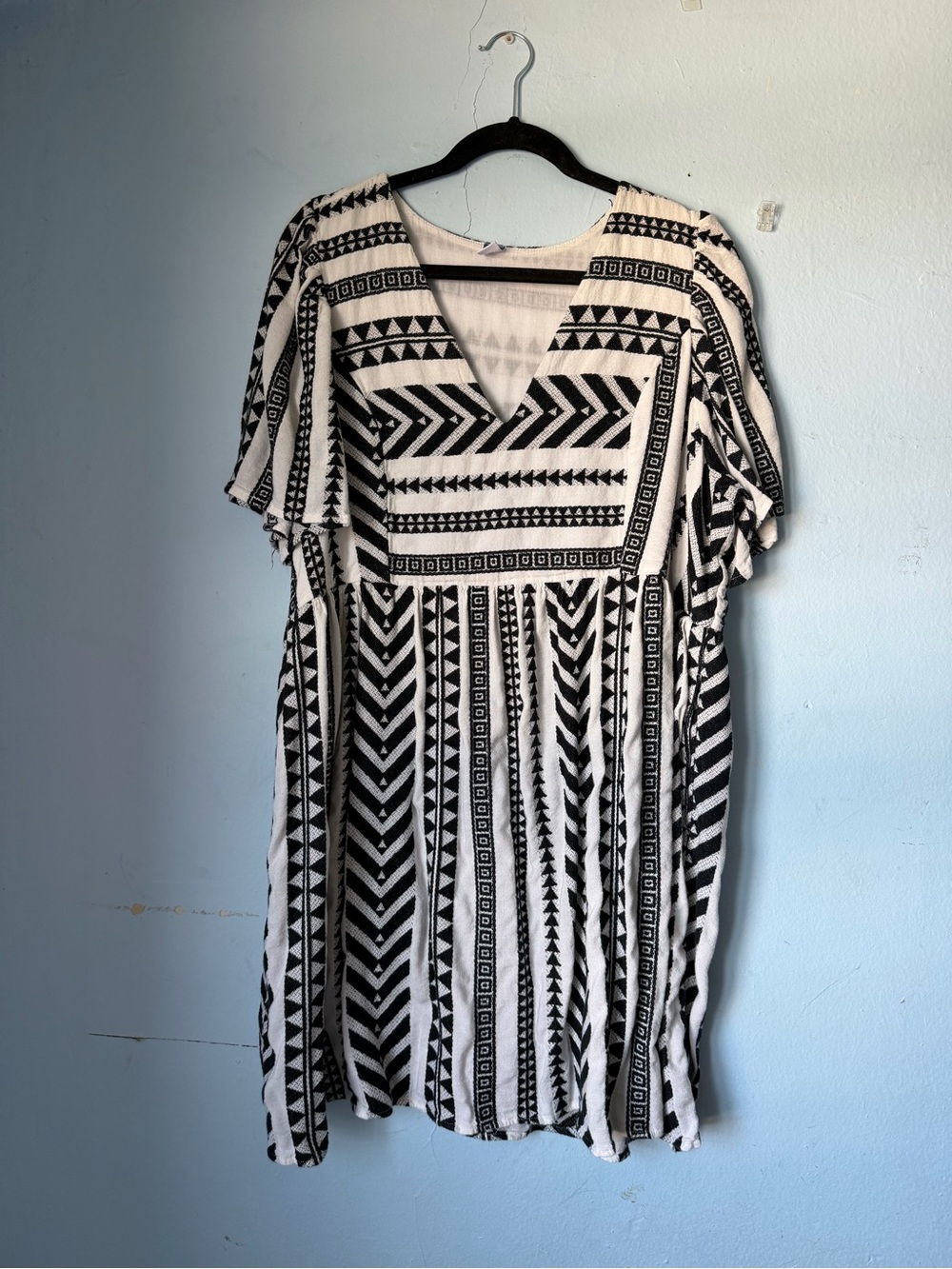 Old Navy Black and White Geometric V-Neck Mini Dress